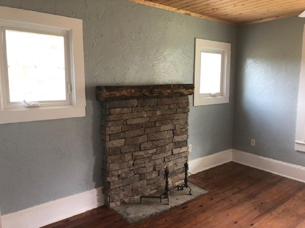 737 Princeton Road Johnson City, TN 37601 - Photo 13 of 19 Living Room