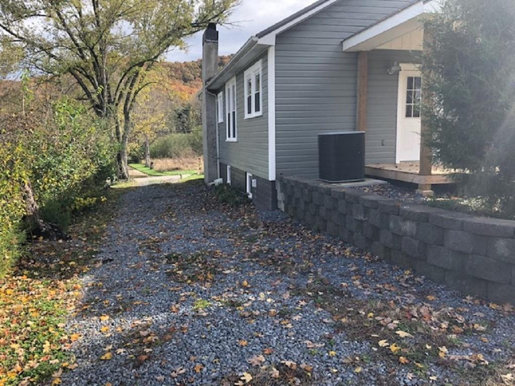 737 Princeton Road Johnson City, TN 37601 - Photo 4 of 19 Back ViewDriveway