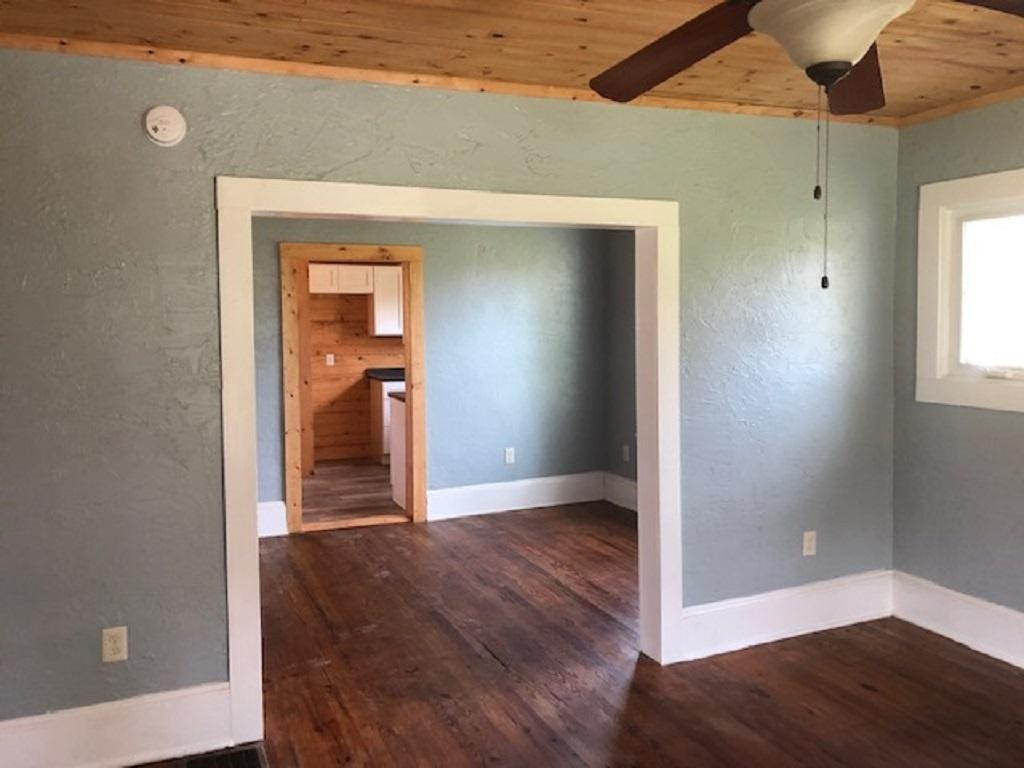 737 Princeton Road Johnson City, TN 37601 - Photo 9 of 19 Living Room