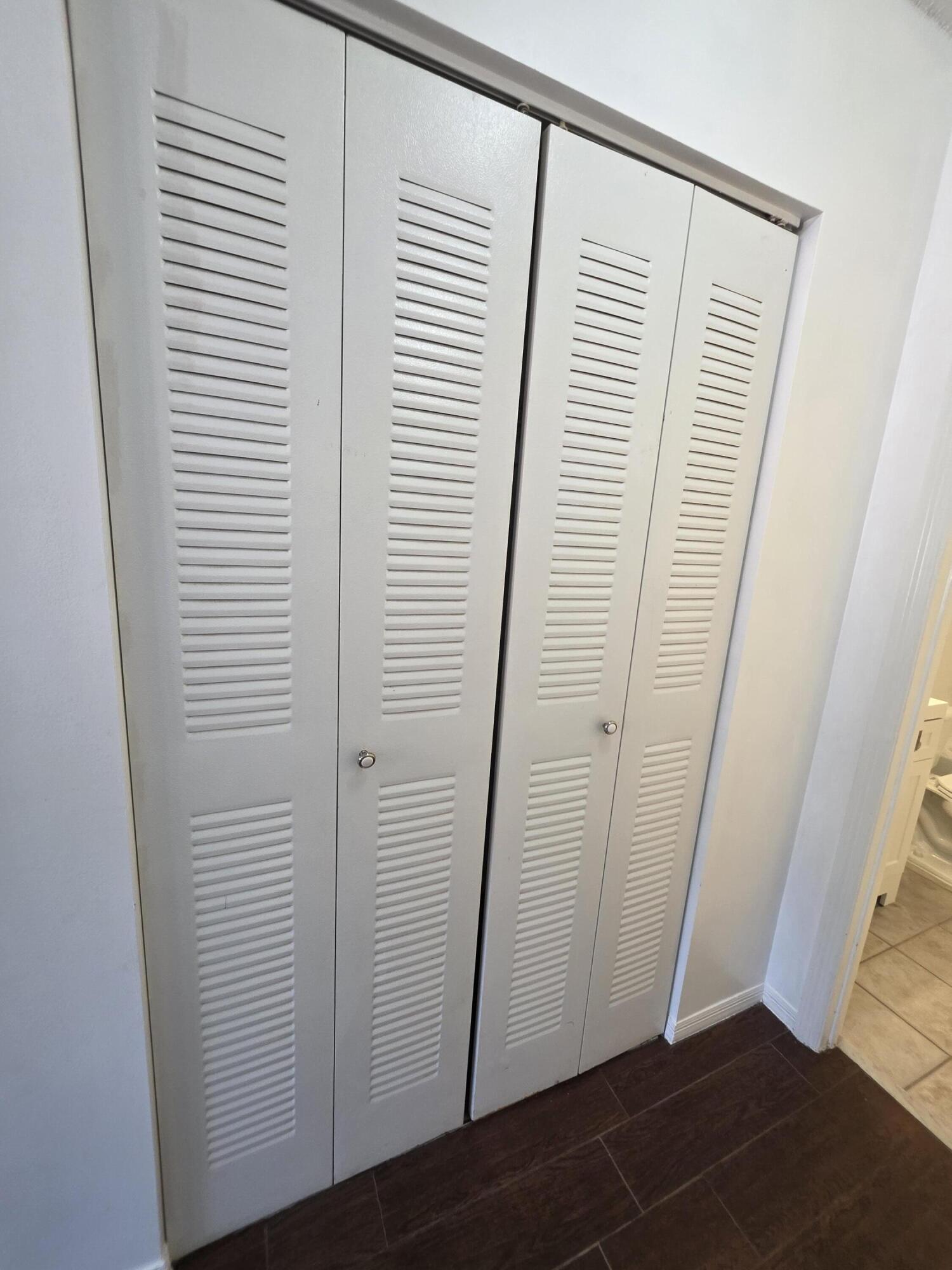 4175 Haverhill Road, Unit 907 West Palm Beach, FL 33417 - Photo 23 of 38 an entryway with a window