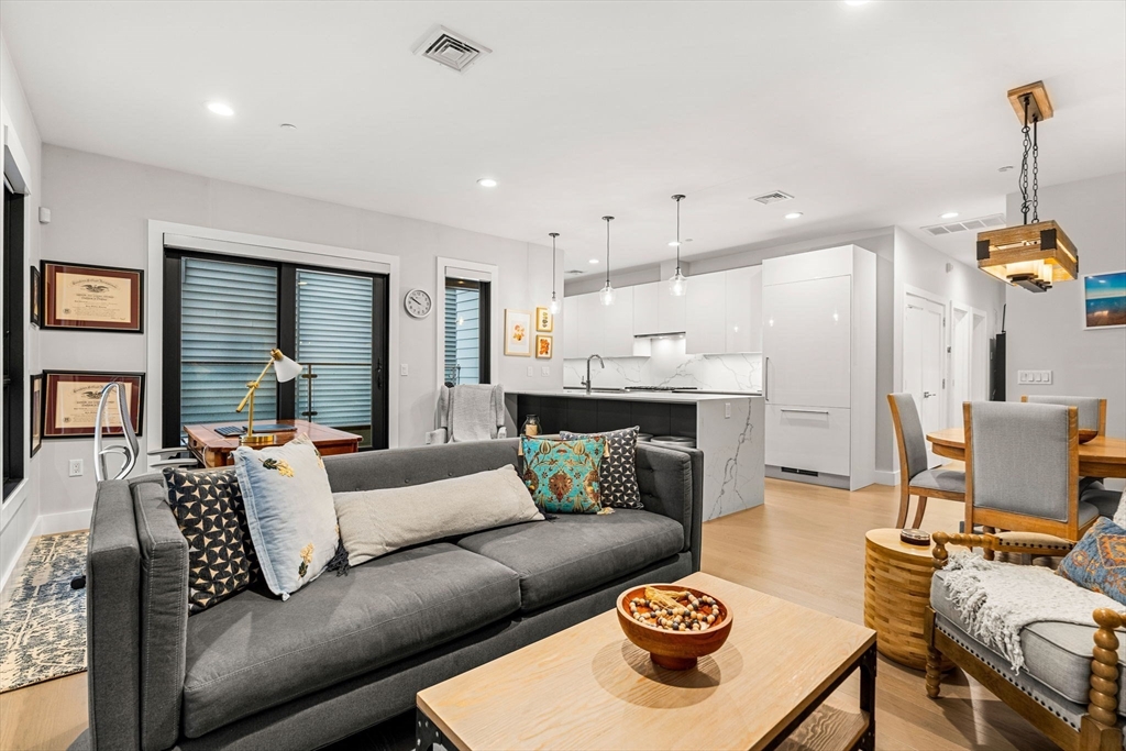 39 A Street, Unit 4 Boston, MA 02127 - Photo 5 of 28 a living room with furniture and a table