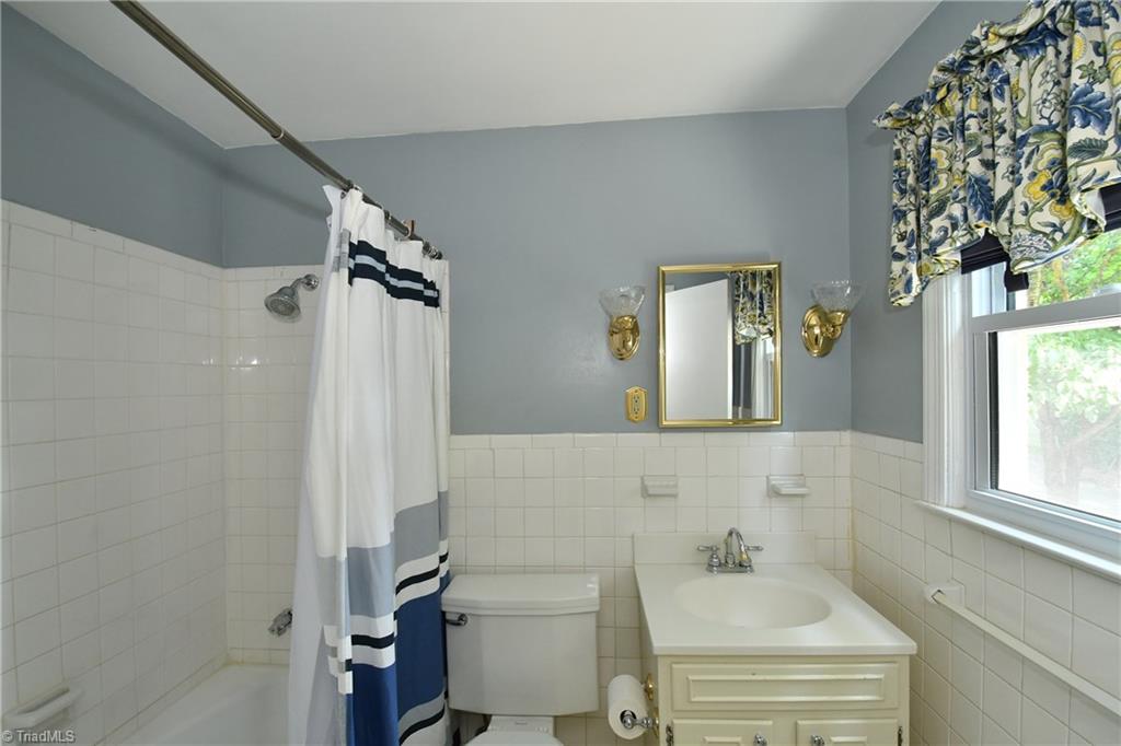1652 Sandersted Road Southwest Winston-Salem, NC 27103 - Photo 13 of 28 Gallery Image 13