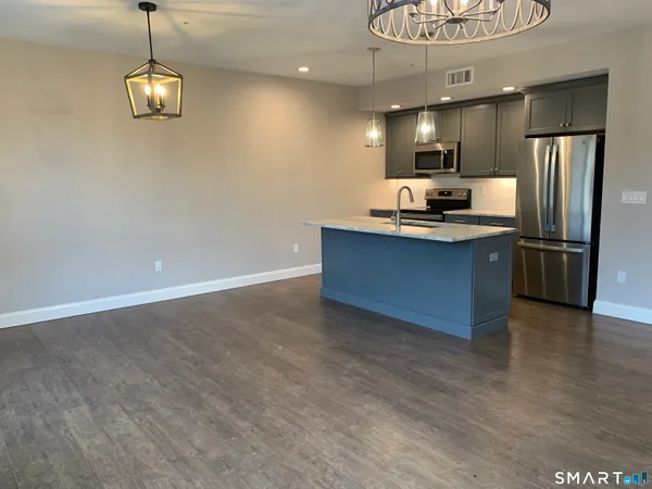 $1,950 | Edgewater Circle, East Hampton, CT 06424