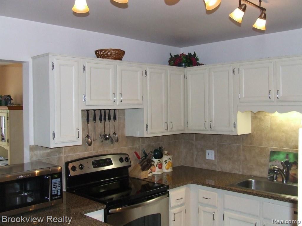 1135 Pine Ridge Court, Unit 148L Rochester, MI 48306 - Photo 5 of 9 1135 Pine Ridge Court K.C