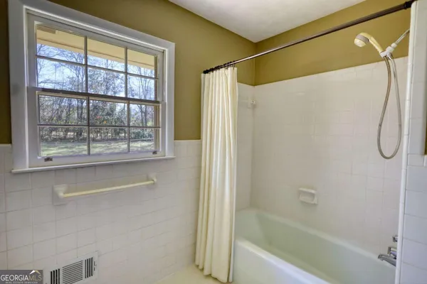 an empty room with a empty space and a ceiling fan