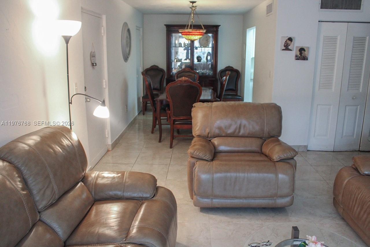 10818 North Kendall Drive, Unit R25 Miami, FL 33176 - Photo 4 of 15