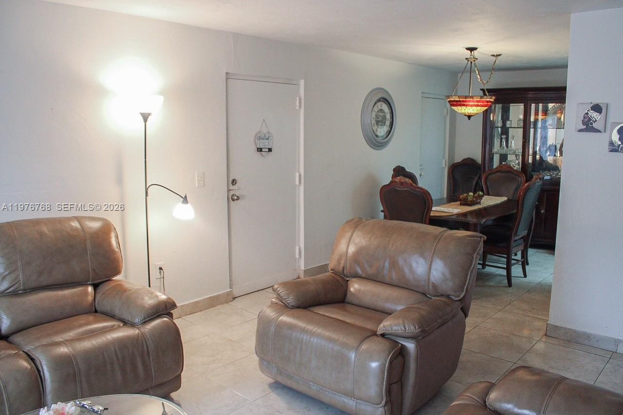 10818 North Kendall Drive, Unit R25 Miami, FL 33176 - Photo 5 of 15