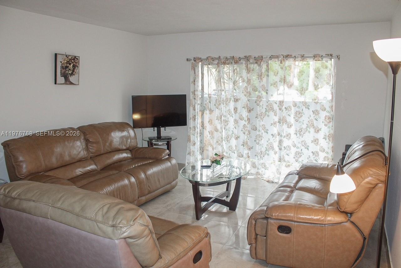 10818 North Kendall Drive, Unit R25 Miami, FL 33176 - Photo 6 of 15