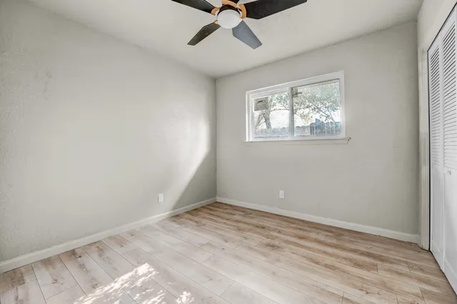 a view of room with window and ceiling fan