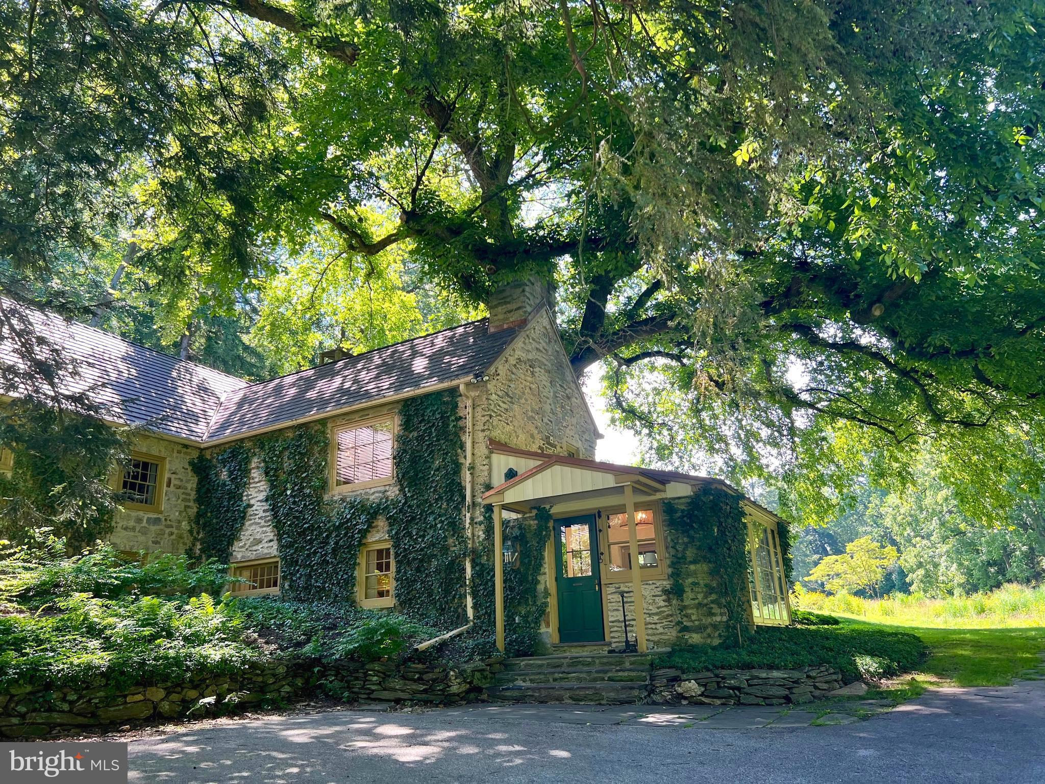876 Brower Road Wayne, PA 19087 - Photo 6 of 59 Front view of house and large driveway