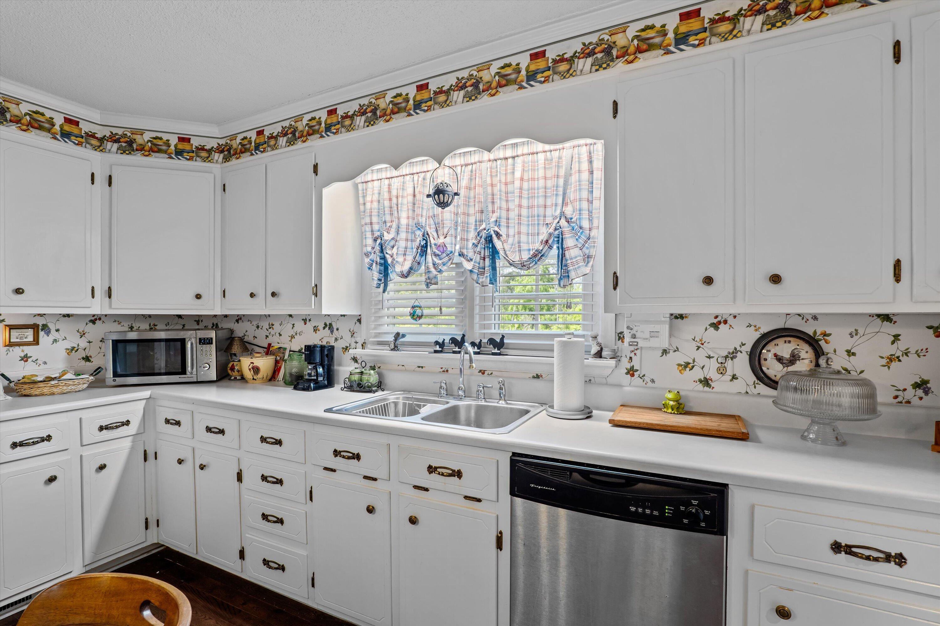 4394 Clements Road Hephzibah, GA 30815 - Photo 20 of 53 20-hephzibah-ga-home-updated-kitchen-sta