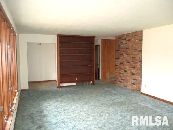 $158,000 | 531 Shady Oaks Drive, Metamora, IL 61548