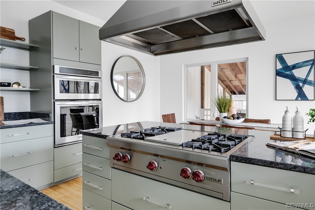 8312 Gwinnett Road Henrico, VA 23229 - Photo 14 of 50 a kitchen with a stove and a microwave