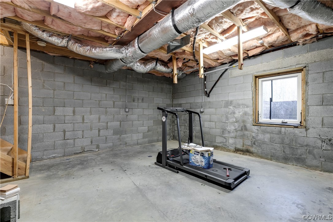 8312 Gwinnett Road Henrico, VA 23229 - Photo 40 of 50 a room with gym equipment