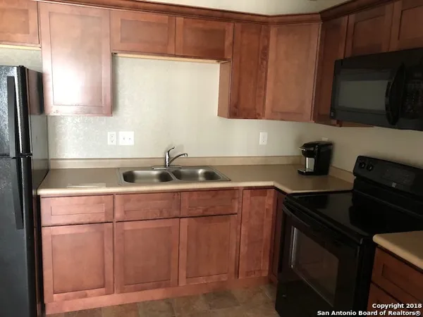 $805 | 112 Lone Oak, Unit C201, Floresville, TX 78114