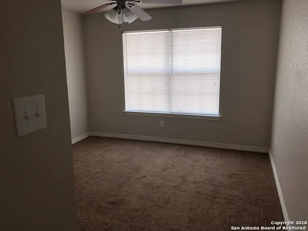 $805 | 112 Lone Oak, Unit C201, Floresville, TX 78114