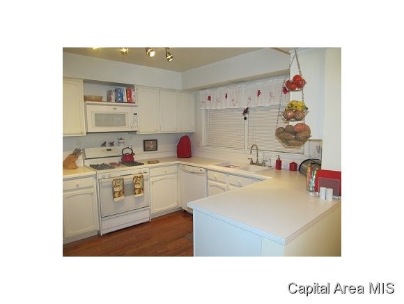 2336 Bates Avenue Springfield, IL 62704 - Photo 3 of 20 Gallery Image 3