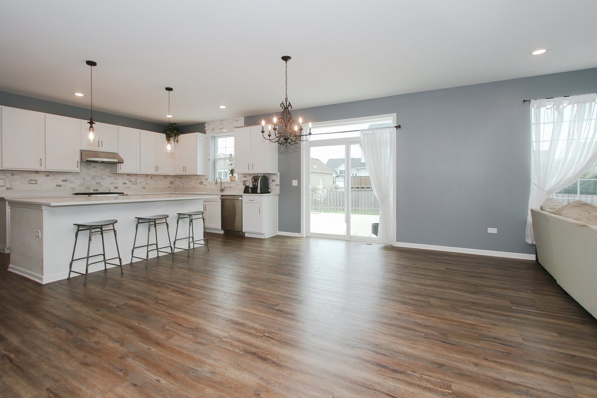 3617 Emerald Road Elgin, IL 60124 - Photo 3 of 29