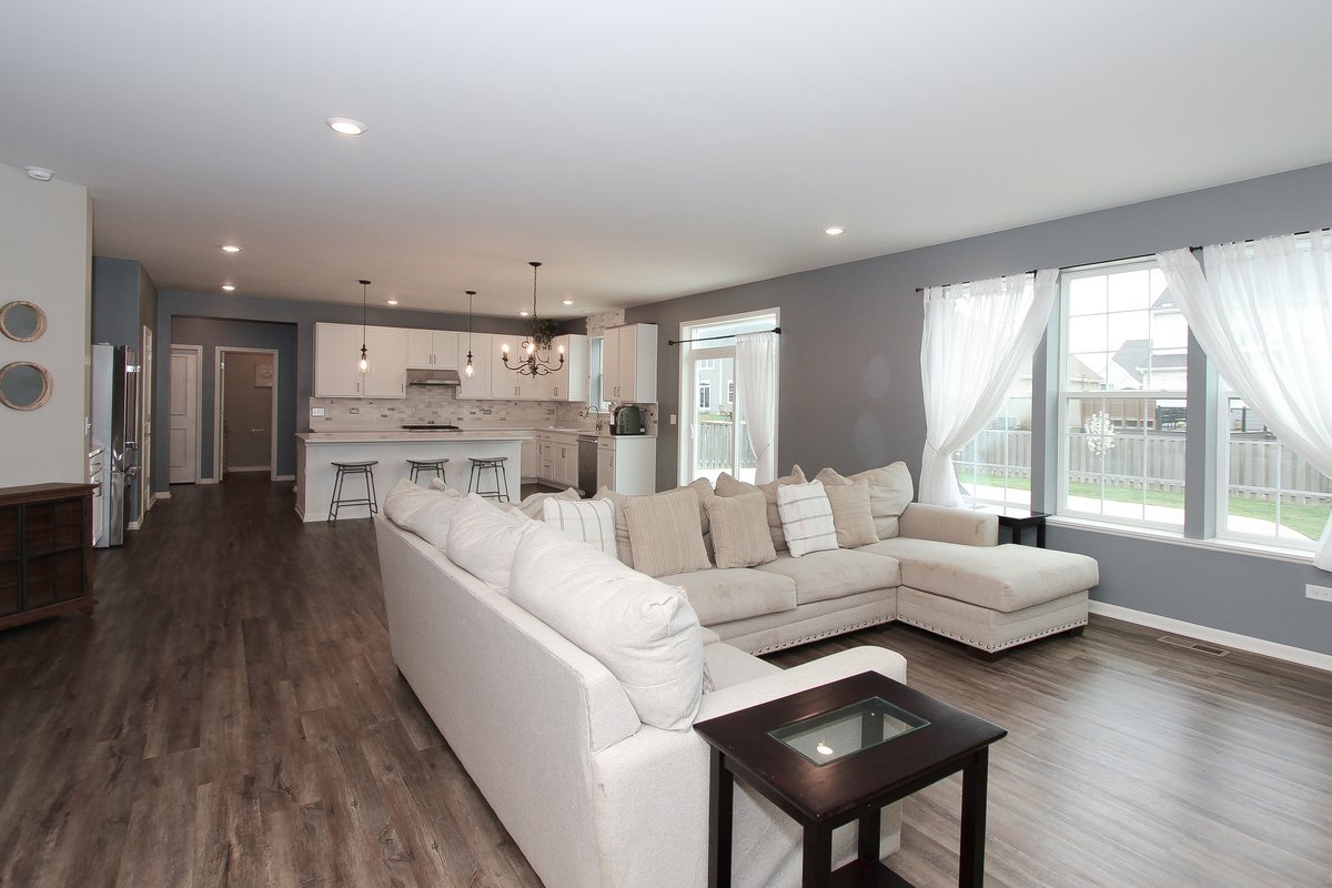 3617 Emerald Road Elgin, IL 60124 - Photo 4 of 29