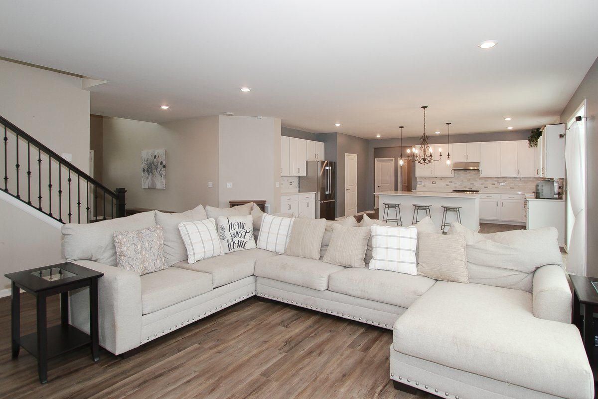 3617 Emerald Road Elgin, IL 60124 - Photo 5 of 29