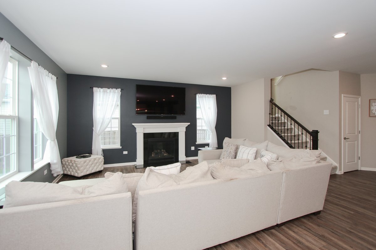 3617 Emerald Road Elgin, IL 60124 - Photo 6 of 29