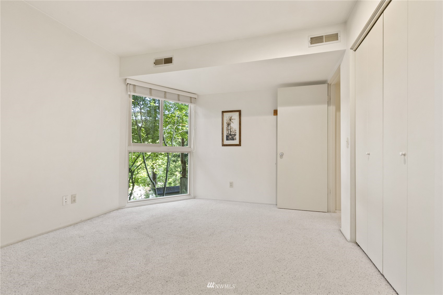 621 Willow Road Bellingham, WA 98225 - Photo 23 of 33 an empty room with windows