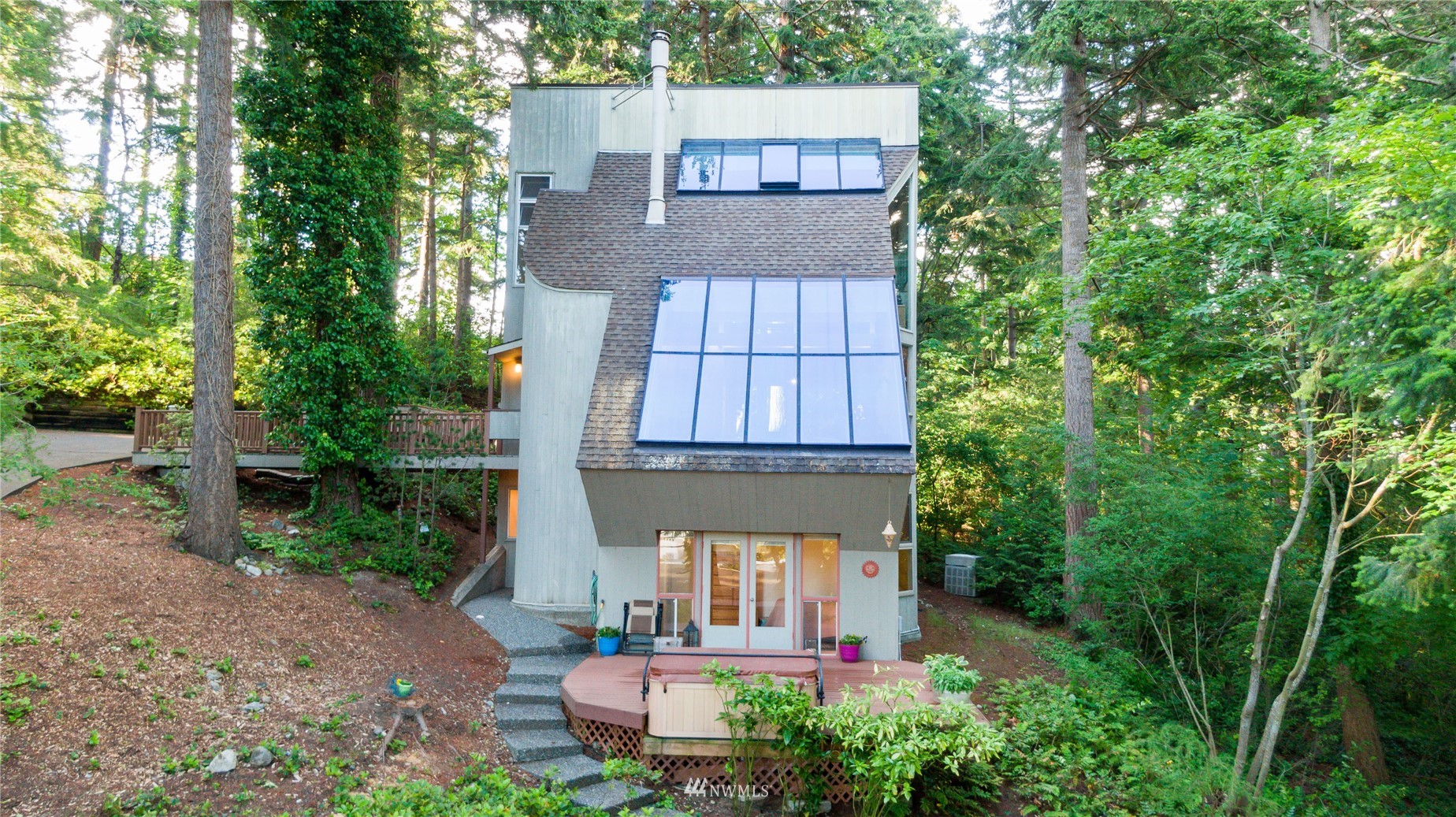 621 Willow Road Bellingham, WA 98225 - Photo 31 of 33 aerial view of a house with a garden