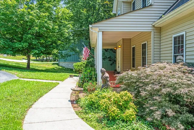 $460,000 | 115 Lake Crest Lane, Tullahoma, TN 37388