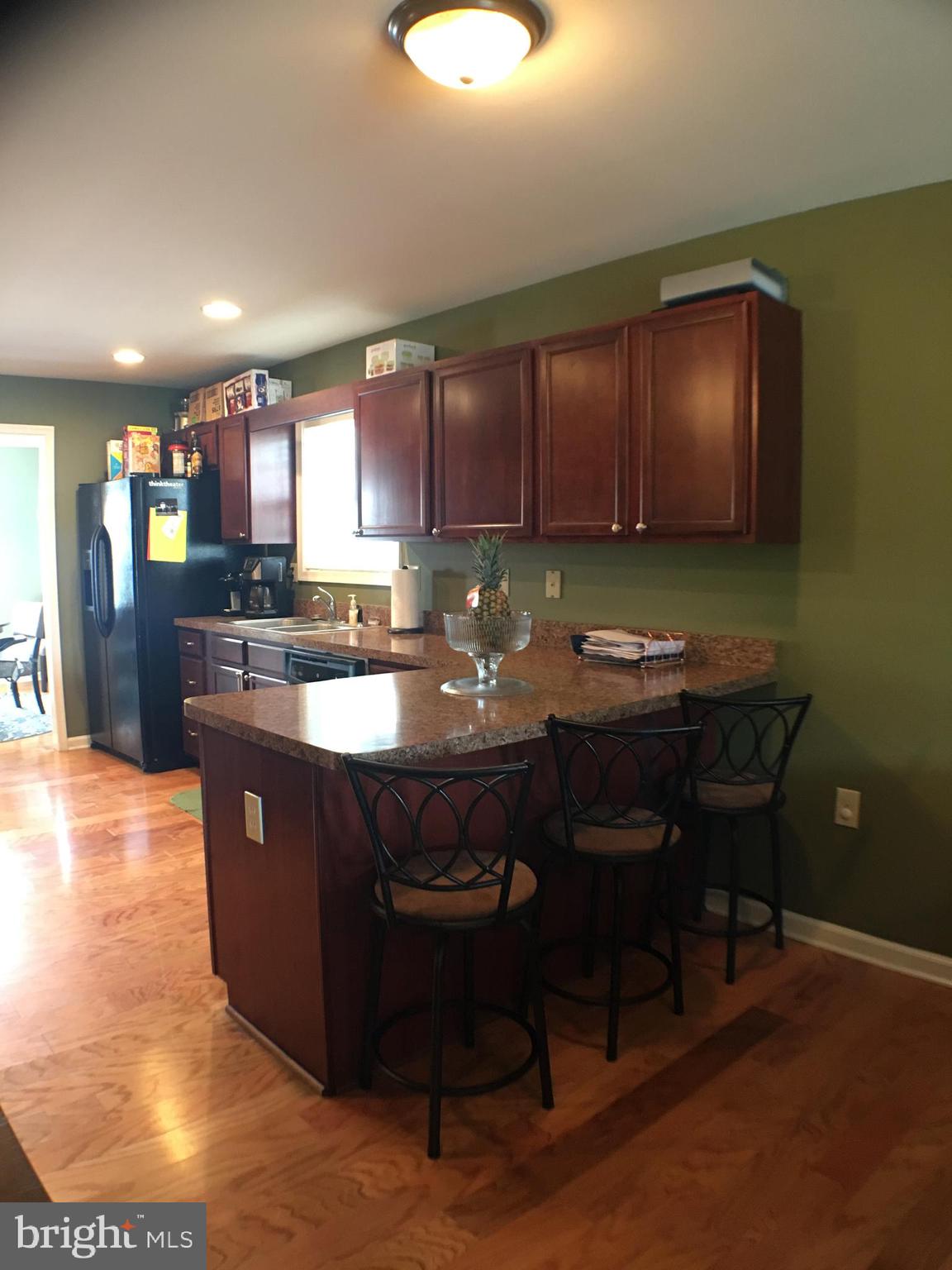516 Thumper Drive Ranson, WV 25438 - Photo 13 of 38 peninsula/eating area