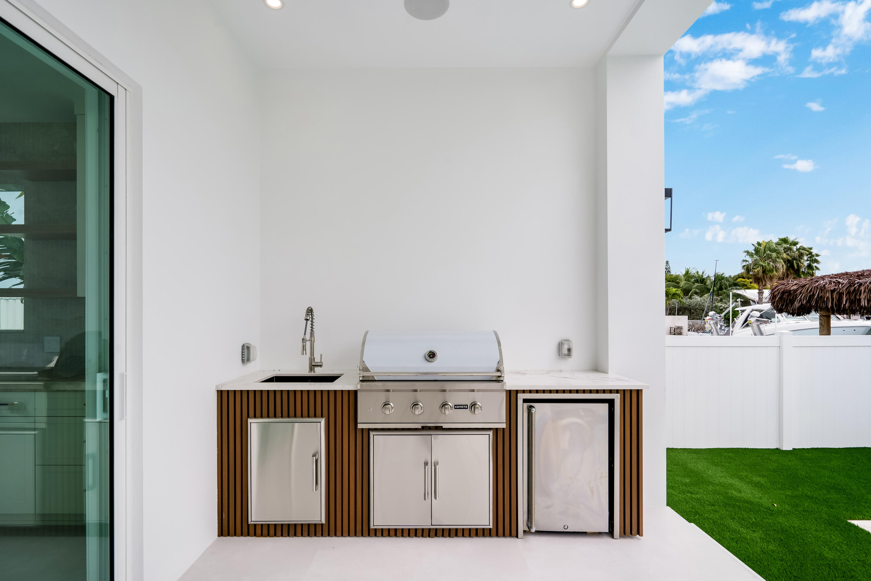 115 Spoonbill Road Tavernier, FL 33070 - Photo 60 of 85 a view of a kitchen with an oven