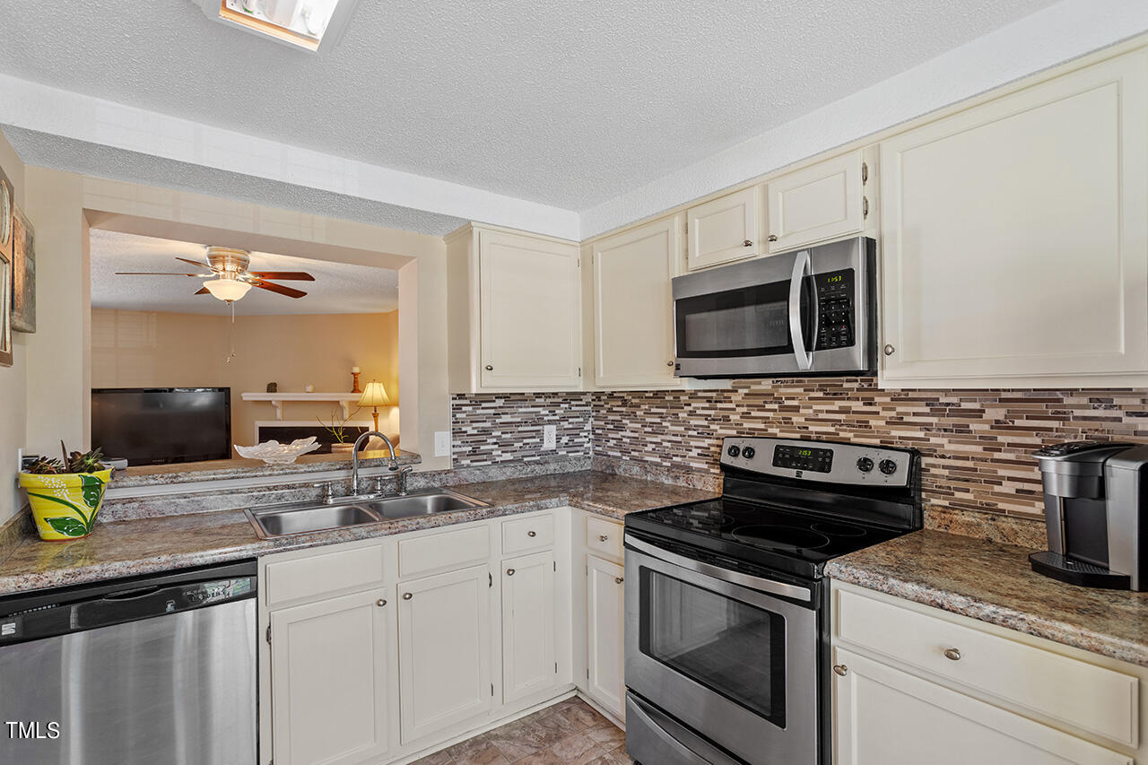 5617 Bringle Court Raleigh, NC 27610 - Photo 4 of 22 5617 Bringle Court_18