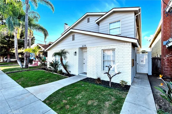 $2,325 | 625 Orizaba Avenue, Unit 5, Long Beach, CA 90814