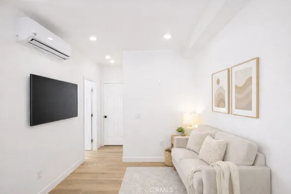 $2,325 | 625 Orizaba Avenue, Unit 5, Long Beach, CA 90814