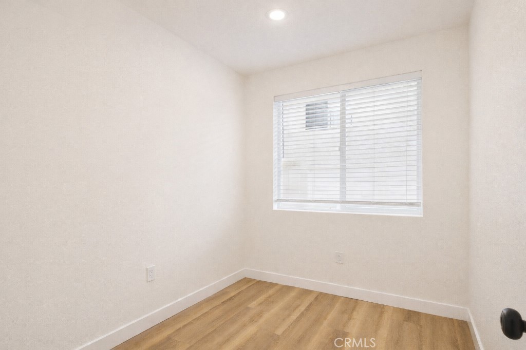 625 Orizaba Avenue, Unit 5 Long Beach, CA 90814 - Photo 6 of 12 an empty room with a window