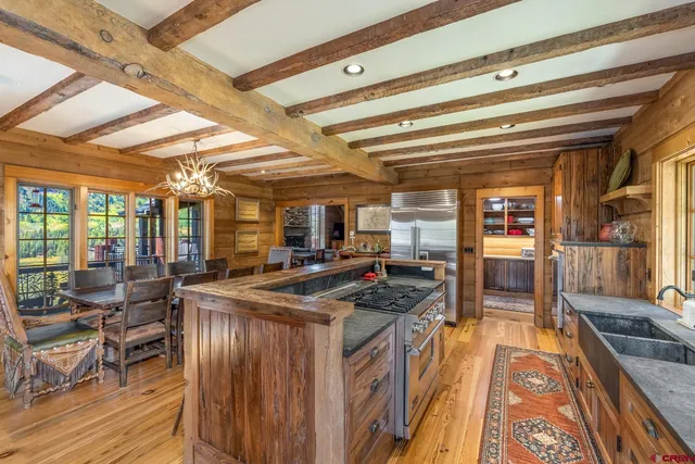 a kitchen that has a lot of cabinets
