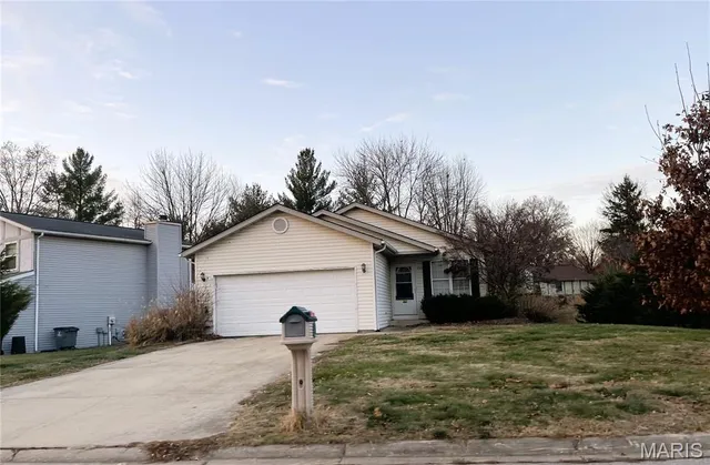 $210,000 | 133 Rio Verde Drive, Belleville, IL 62221