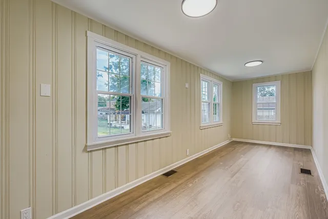 $2,600 | 14827 Kenneth Avenue, Midlothian, IL 60445