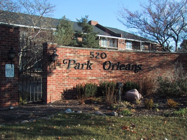 520 Biesterfield Road, Unit 313 Elk Grove Village, IL 60007 - Photo 2 of 13