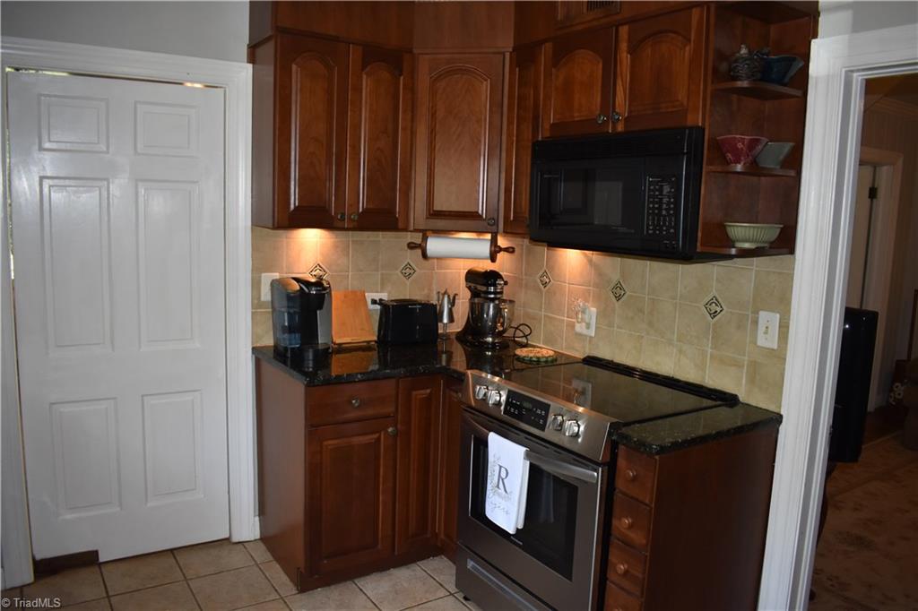 369 Hawthorne Road Elkin, NC 28621 - Photo 4 of 21 Gallery Image 4