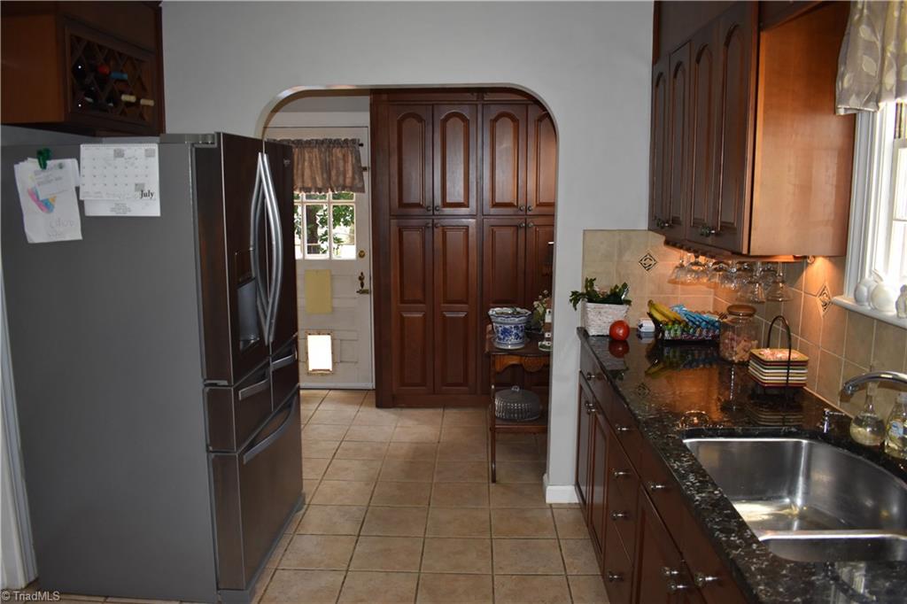 369 Hawthorne Road Elkin, NC 28621 - Photo 5 of 21 Gallery Image 5