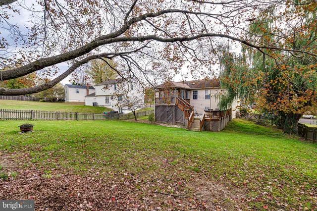 a view of a house with a back yard