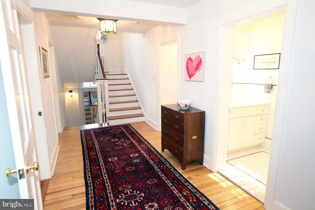 12 Club Road Baltimore, MD 21210 - Photo 13 of 30 Upstairs Hallway