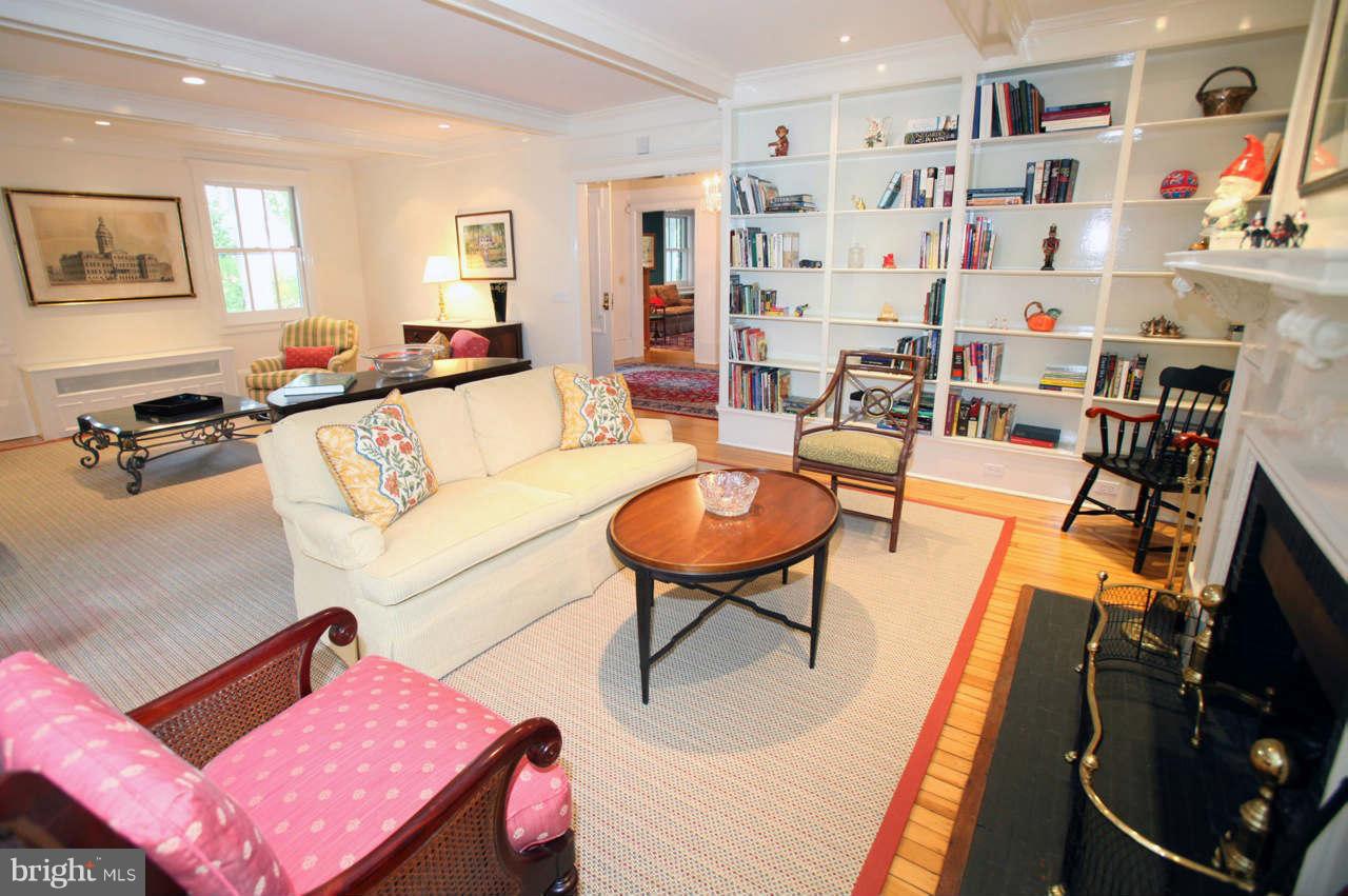 12 Club Road Baltimore, MD 21210 - Photo 3 of 30 Living Room