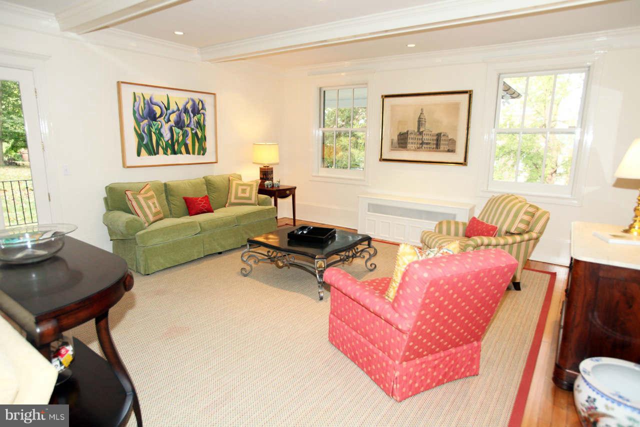 12 Club Road Baltimore, MD 21210 - Photo 4 of 30 Living Room