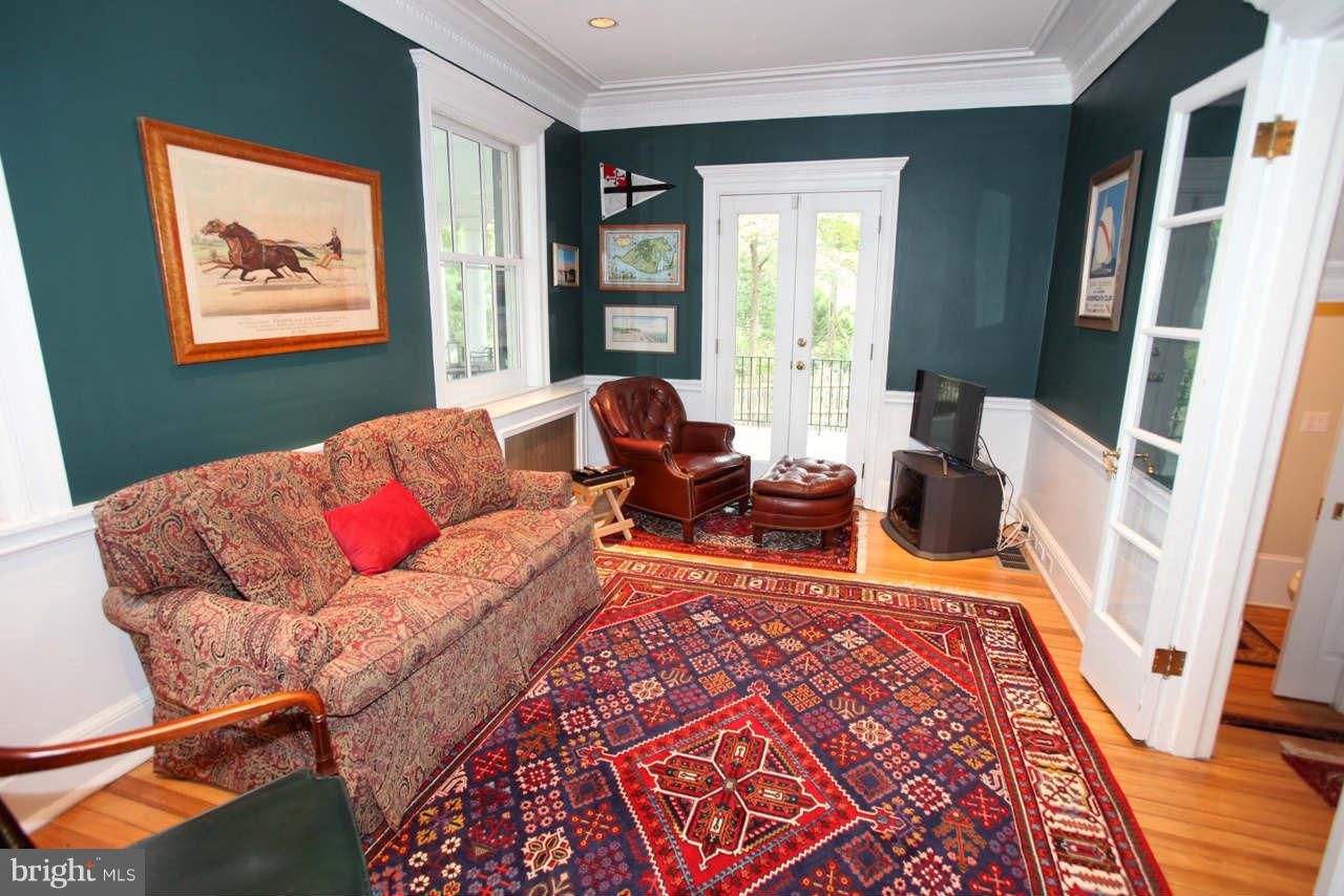 12 Club Road Baltimore, MD 21210 - Photo 6 of 30 Den / Study