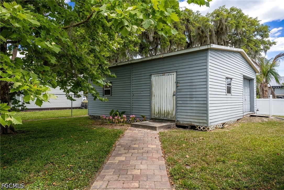 17290 Rewis Road Alva, FL 33920 - Photo 31 of 50 a backyard of a house with plants and large tree