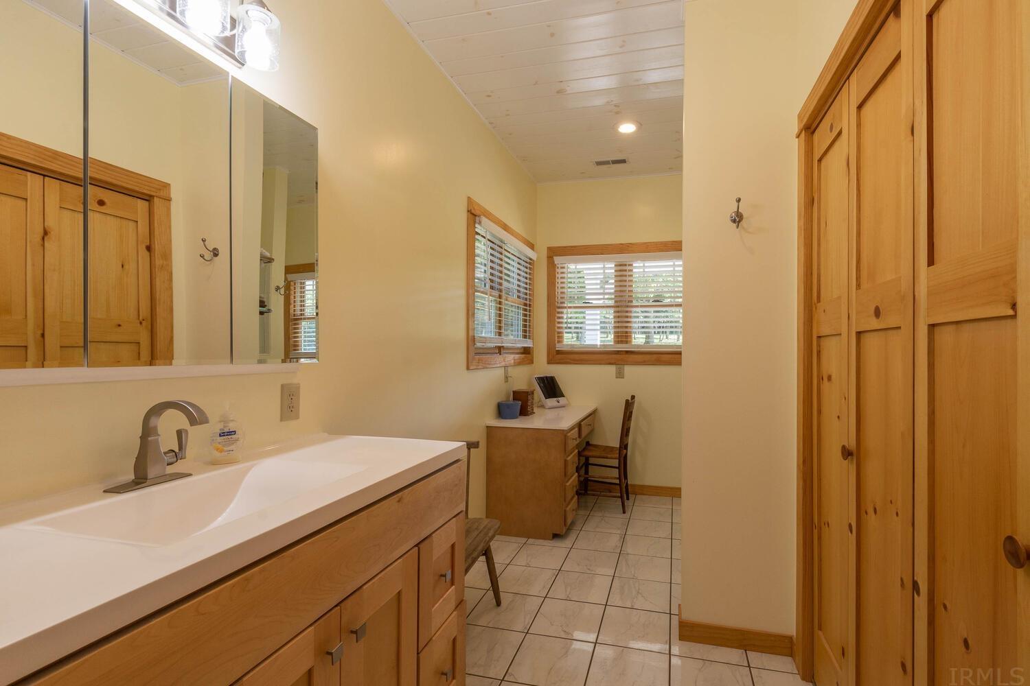 1833 South Kirby Road Bloomington, IN 47403 - Photo 18 of 36 Gallery Image 18