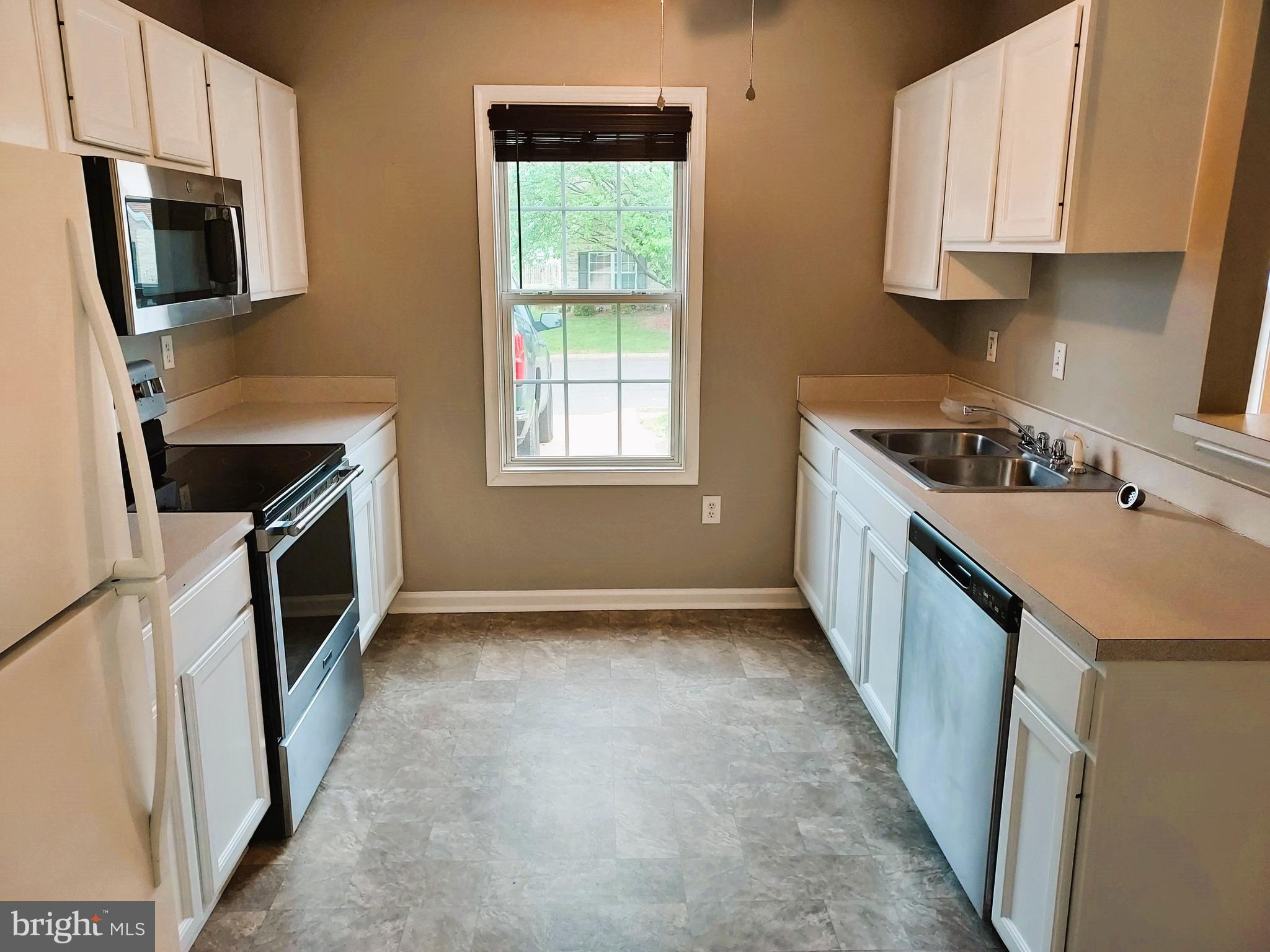 792 Ripplebrook Drive Culpeper, VA 22701 - Photo 8 of 12 Electric kitchen