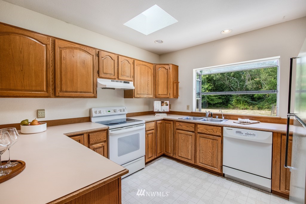 18014 Southeast 132nd Street Renton, WA 98059 - Photo 12 of 25