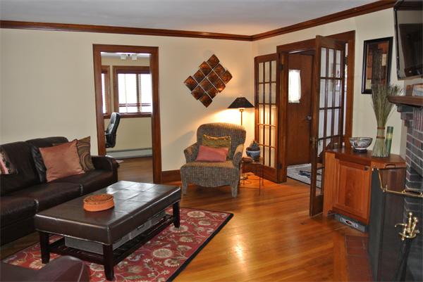 381 Weston Road Wellesley, MA 02482 - Photo 4 of 18